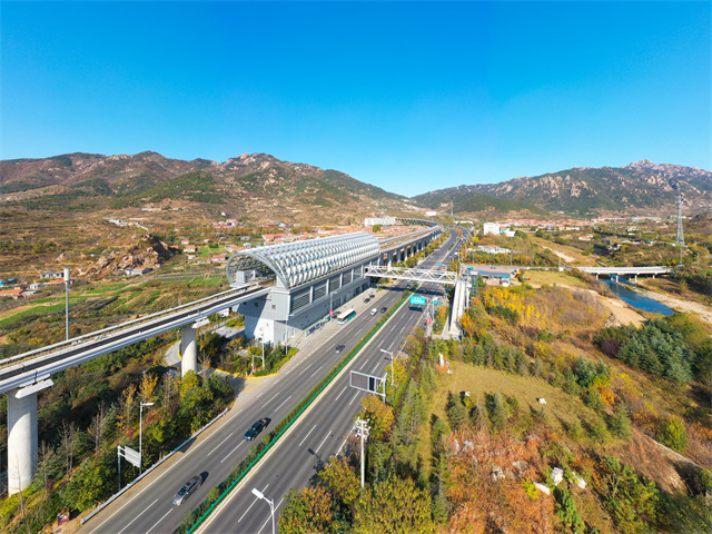  U-Bahn-Straßenbahn-Fußgängerbrückenprojekt